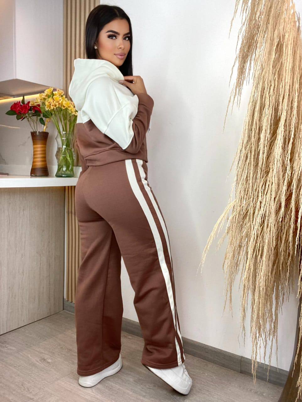 gid://shopify/MediaImage/24732894625886